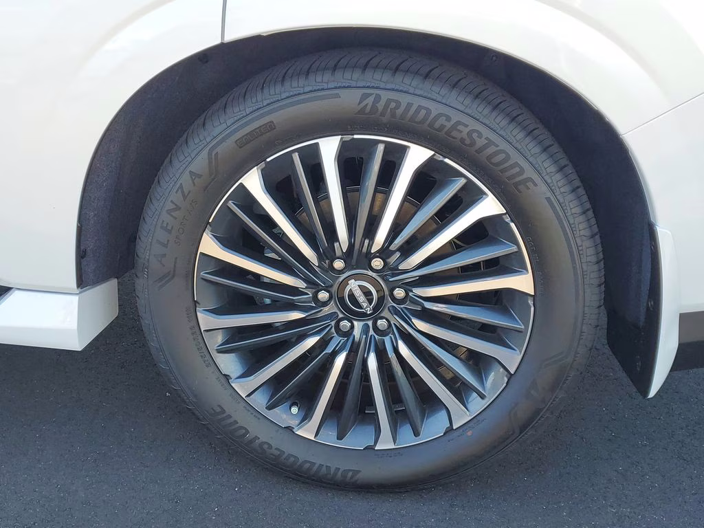 2026 Everest White Pearl Tricoat Nissan Armada Platinum Reserve 4X4 SUV