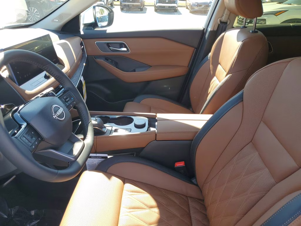 2026 Everest White Pearl Tricoat Nissan Rogue Platinum AWD SUV