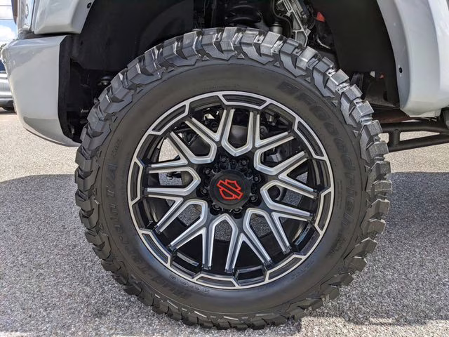 2026 Avalanche Ford Super Duty F-250 SRW Lariat 4X4 Truck