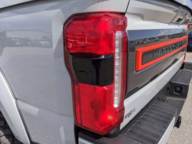 2026 Avalanche Ford Super Duty F-250 SRW Lariat 4X4 Truck