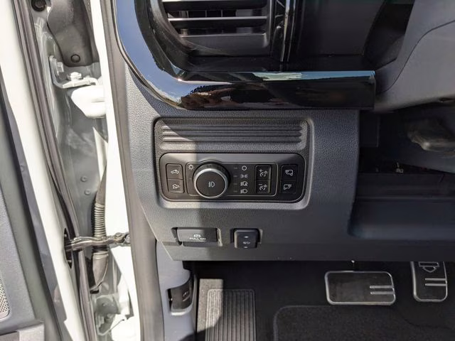 2026 Avalanche Ford Super Duty F-250 SRW Lariat 4X4 Truck