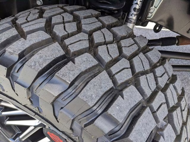 2026 Avalanche Ford Super Duty F-250 SRW Lariat 4X4 Truck