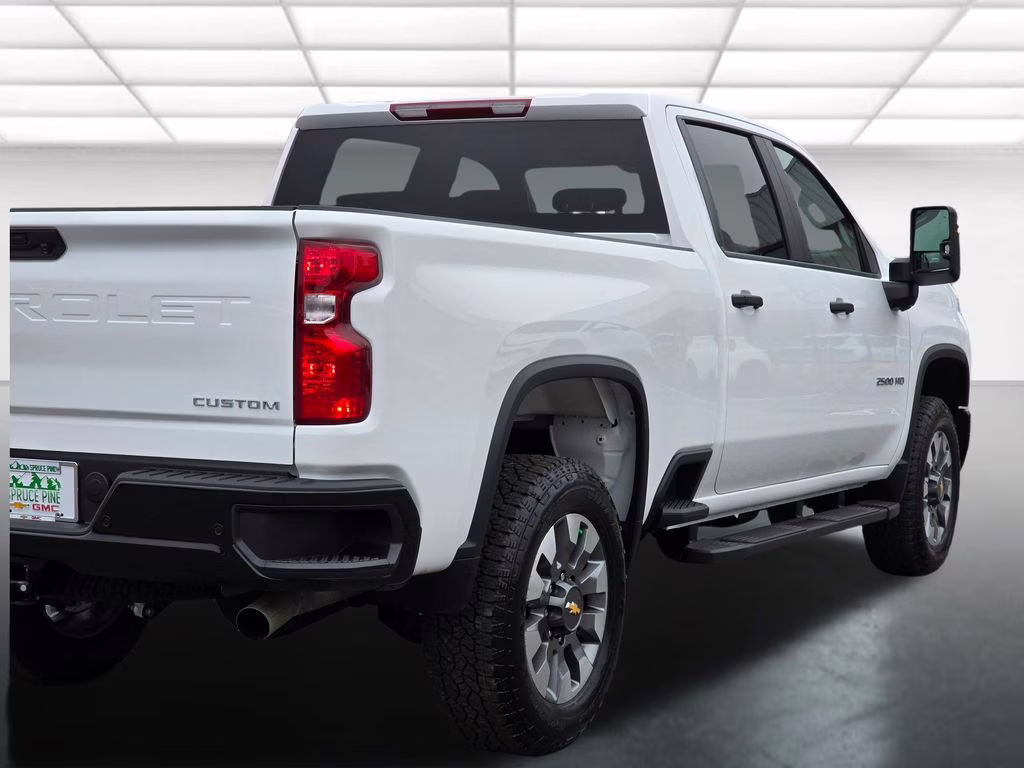 2026 Summit White Chevrolet Silverado 2500HD Custom 4X4 Truck