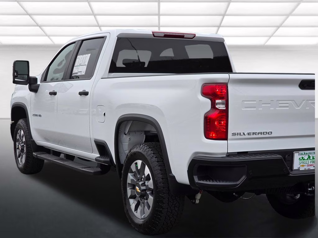2026 Summit White Chevrolet Silverado 2500HD Custom 4X4 Truck