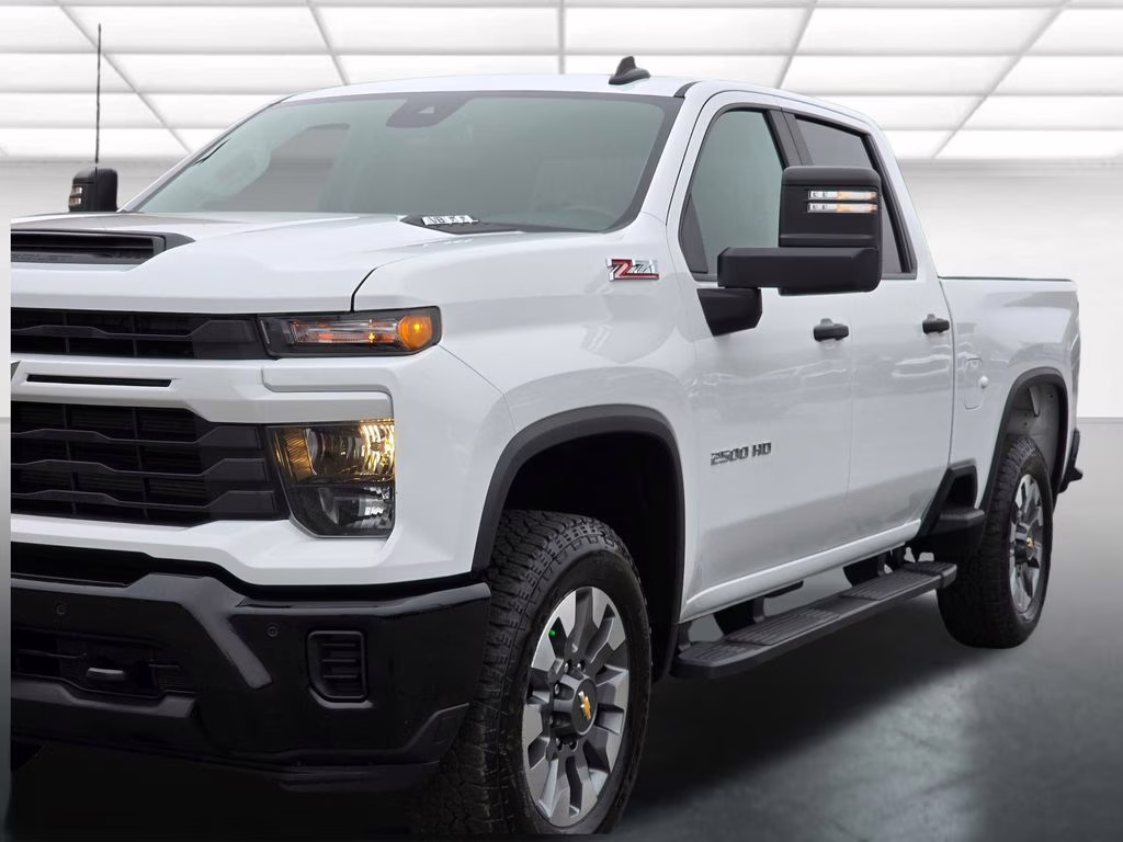 2026 Summit White Chevrolet Silverado 2500HD Custom 4X4 Truck