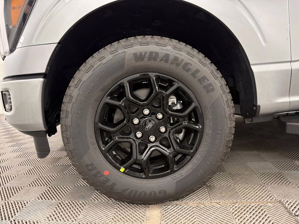 2026 ICONIC SILVER Ford F-150 Lariat RWD Truck