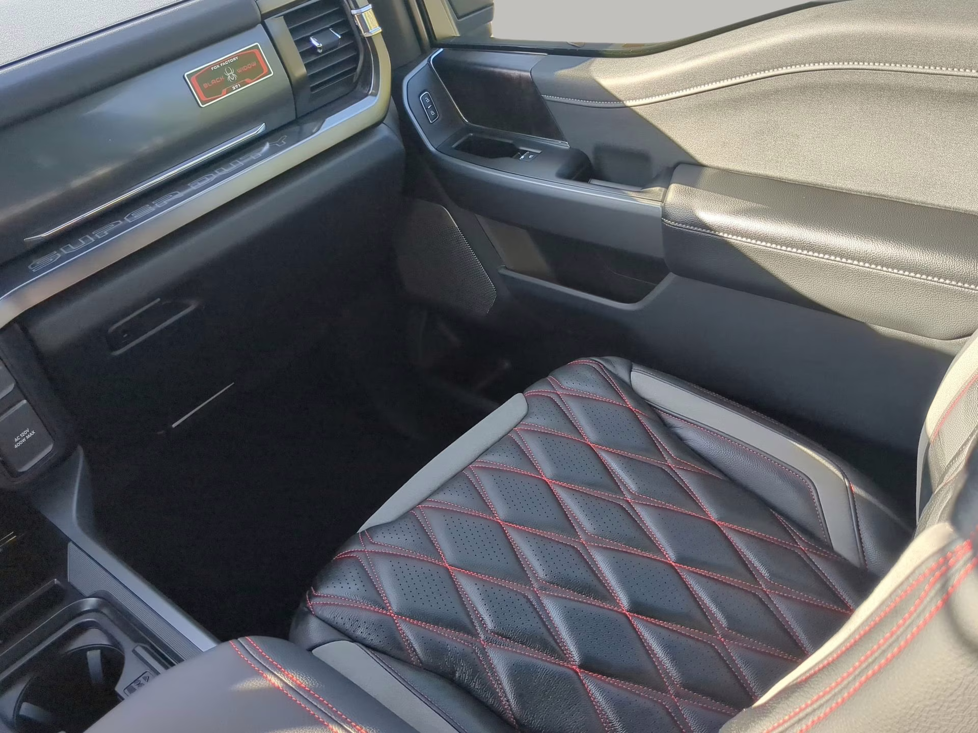 2026 Agate Black Metallic Ford Super Duty F-250 SRW LARIAT Crew Cab Pickup 4X4 Truck