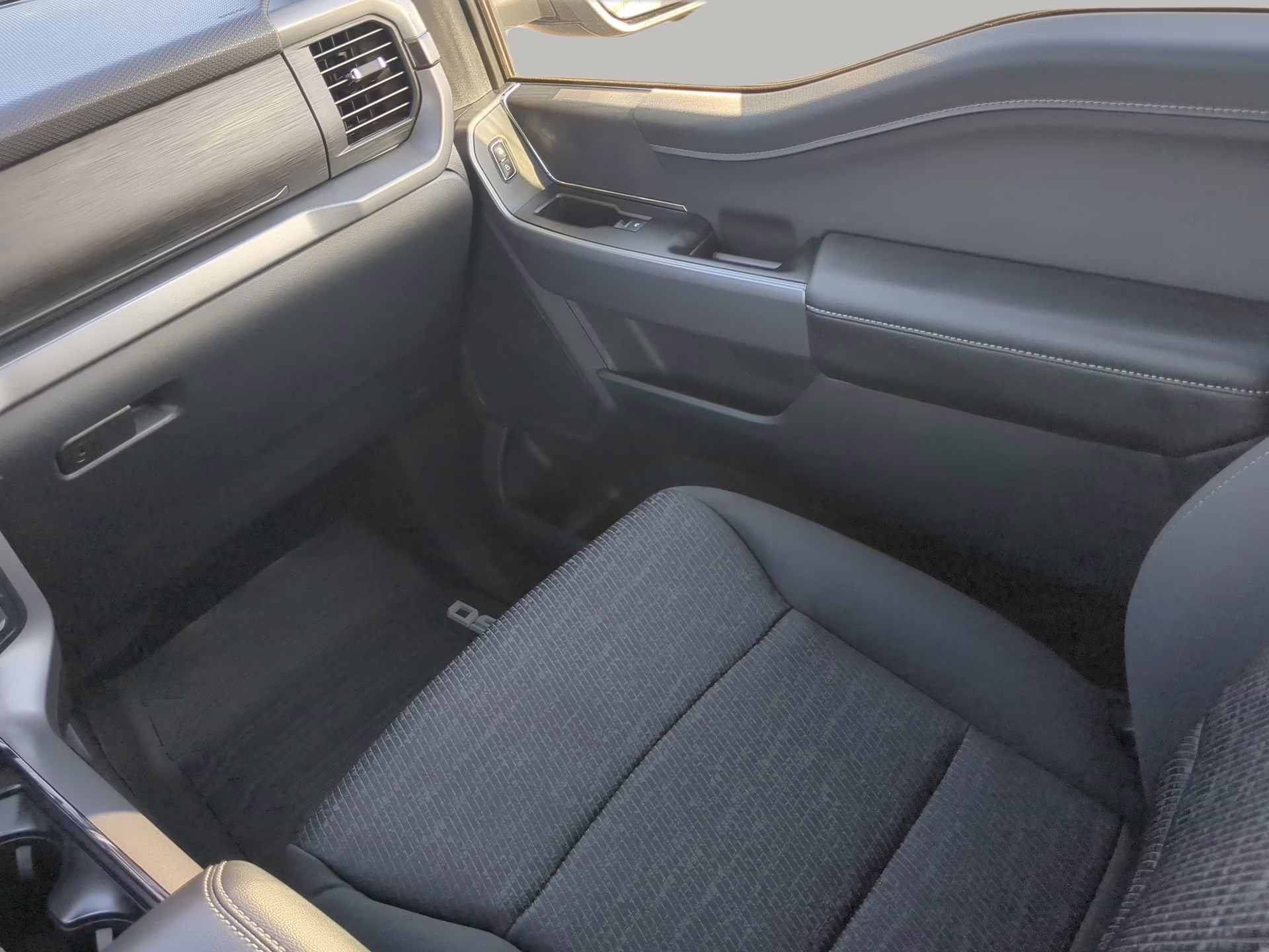2026 Carbonized Gray Metallic Ford F-150 XLT Crew Cab Pickup 4X4 Truck