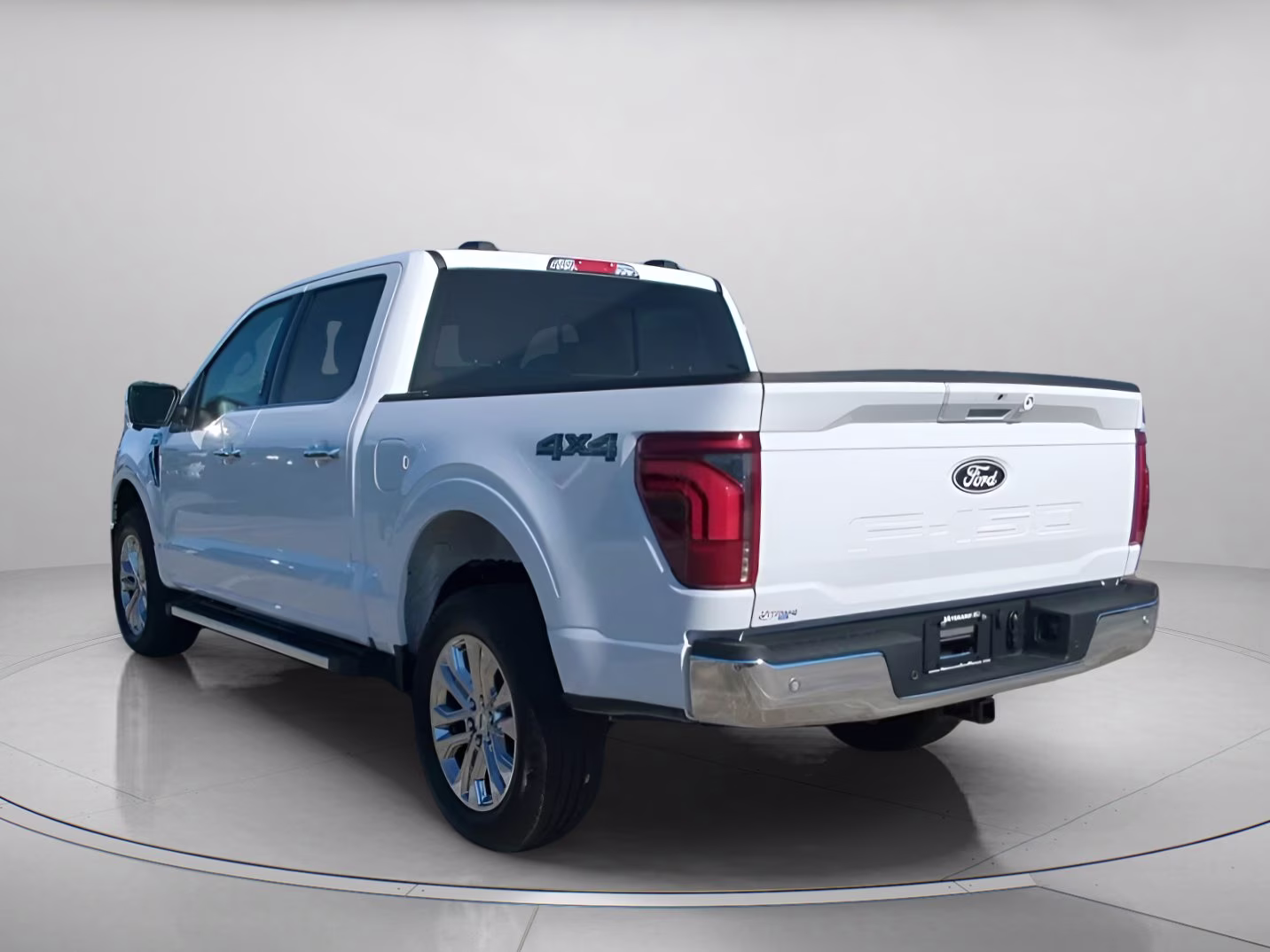 2026 Oxford White Ford F-150 LARIAT Crew Cab Pickup 4X4 Truck
