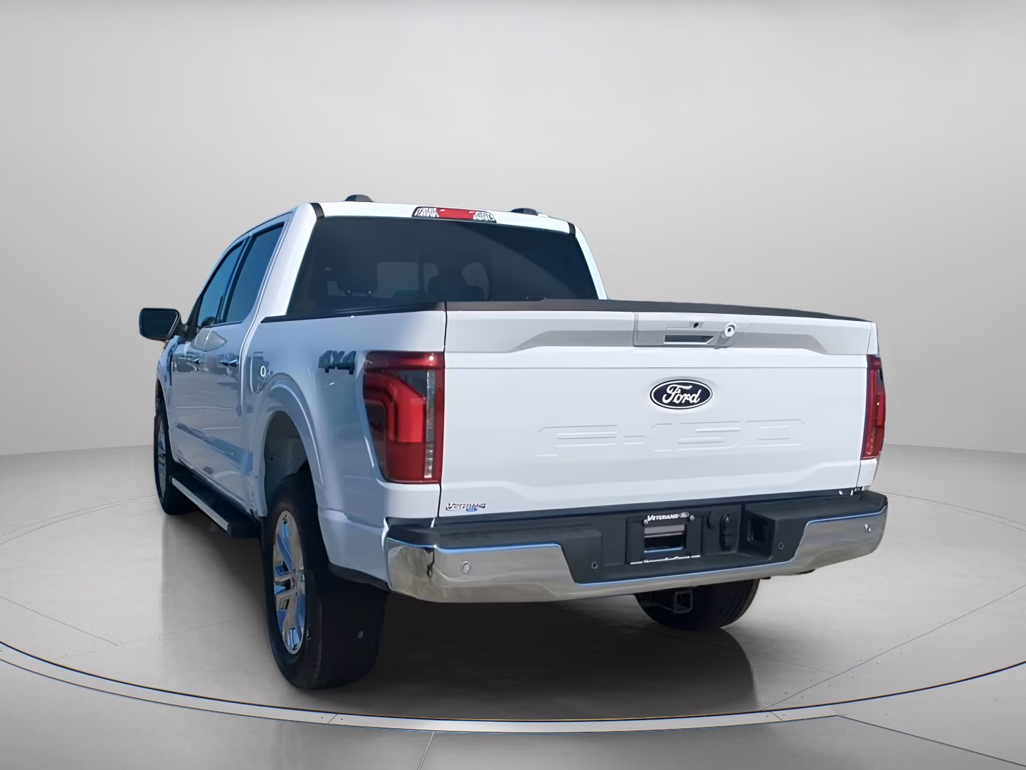 2026 Oxford White Ford F-150 LARIAT Crew Cab Pickup 4X4 Truck