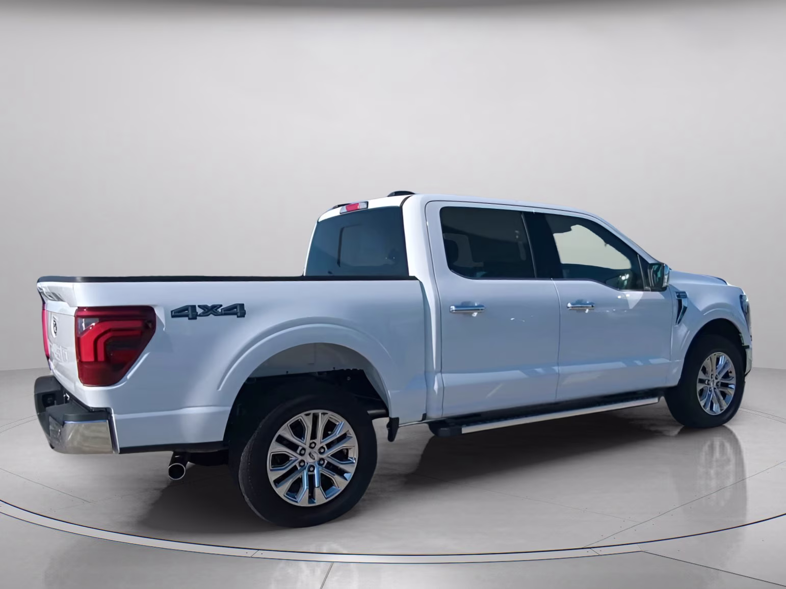2026 Oxford White Ford F-150 LARIAT Crew Cab Pickup 4X4 Truck