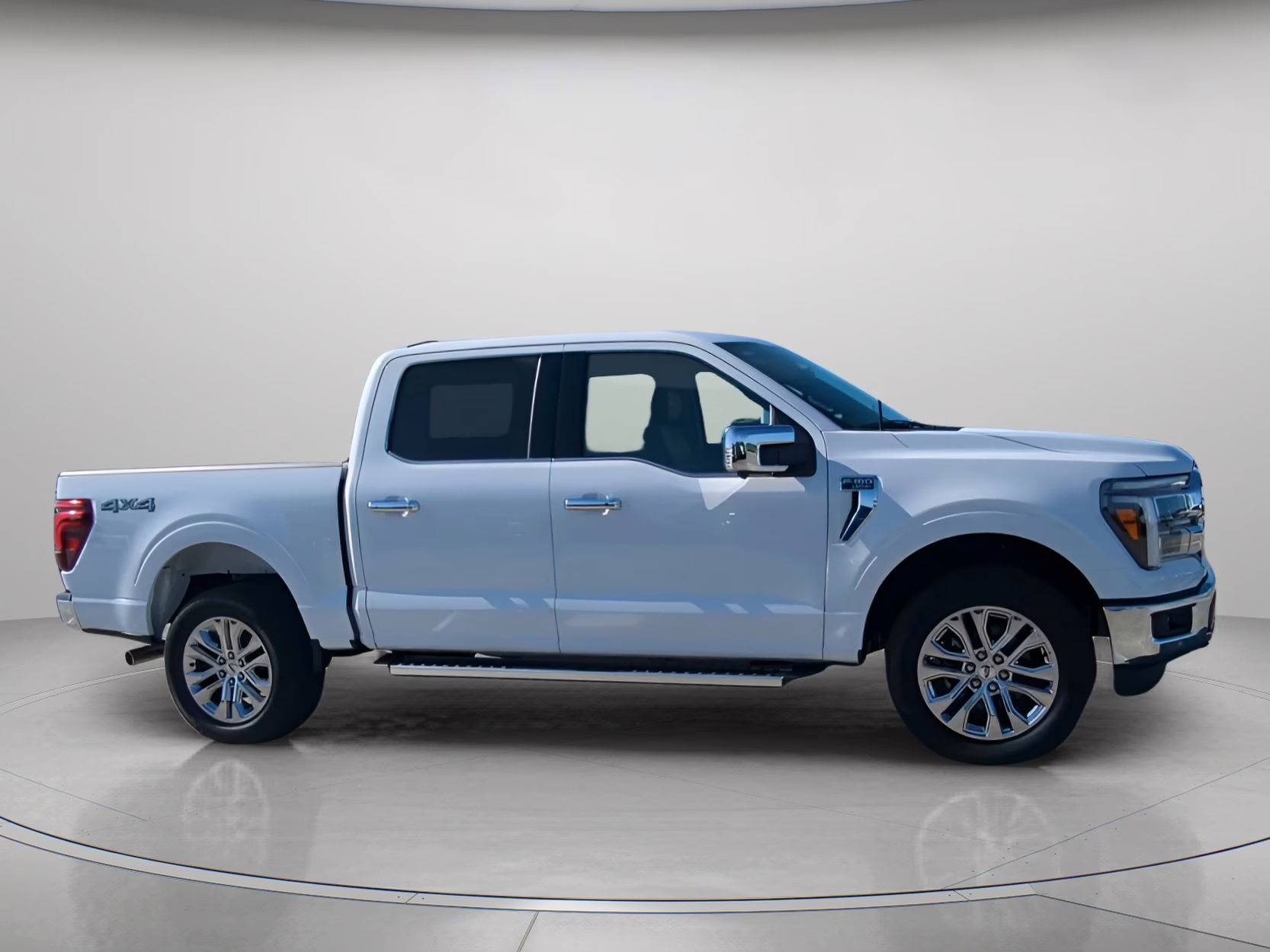 2026 Oxford White Ford F-150 LARIAT Crew Cab Pickup 4X4 Truck