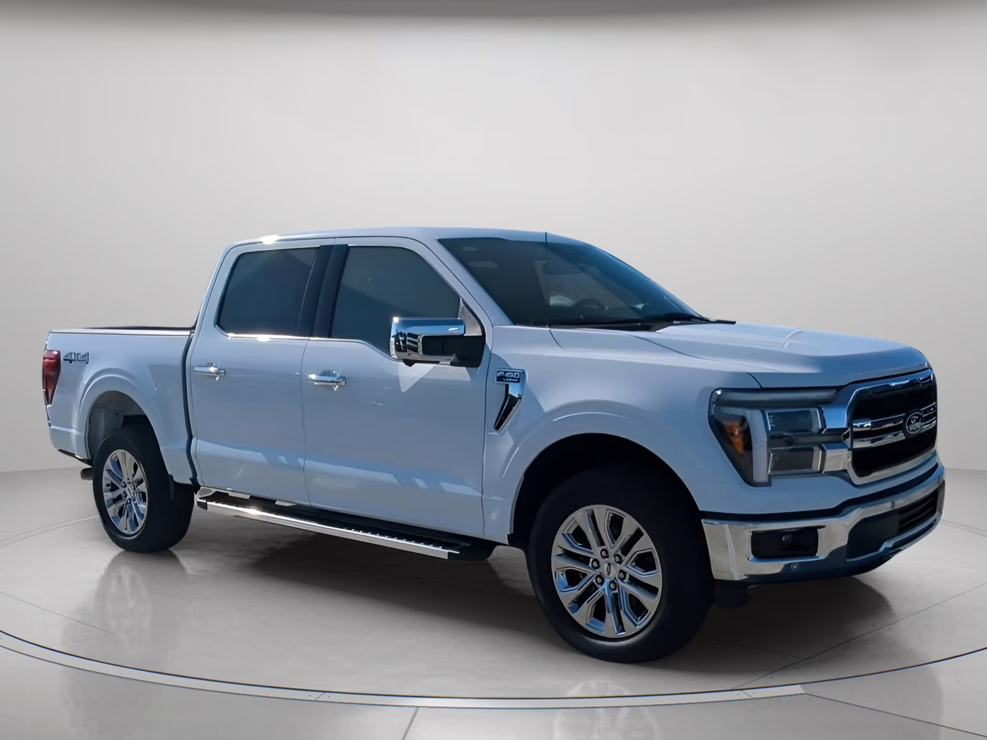2026 Oxford White Ford F-150 LARIAT Crew Cab Pickup 4X4 Truck