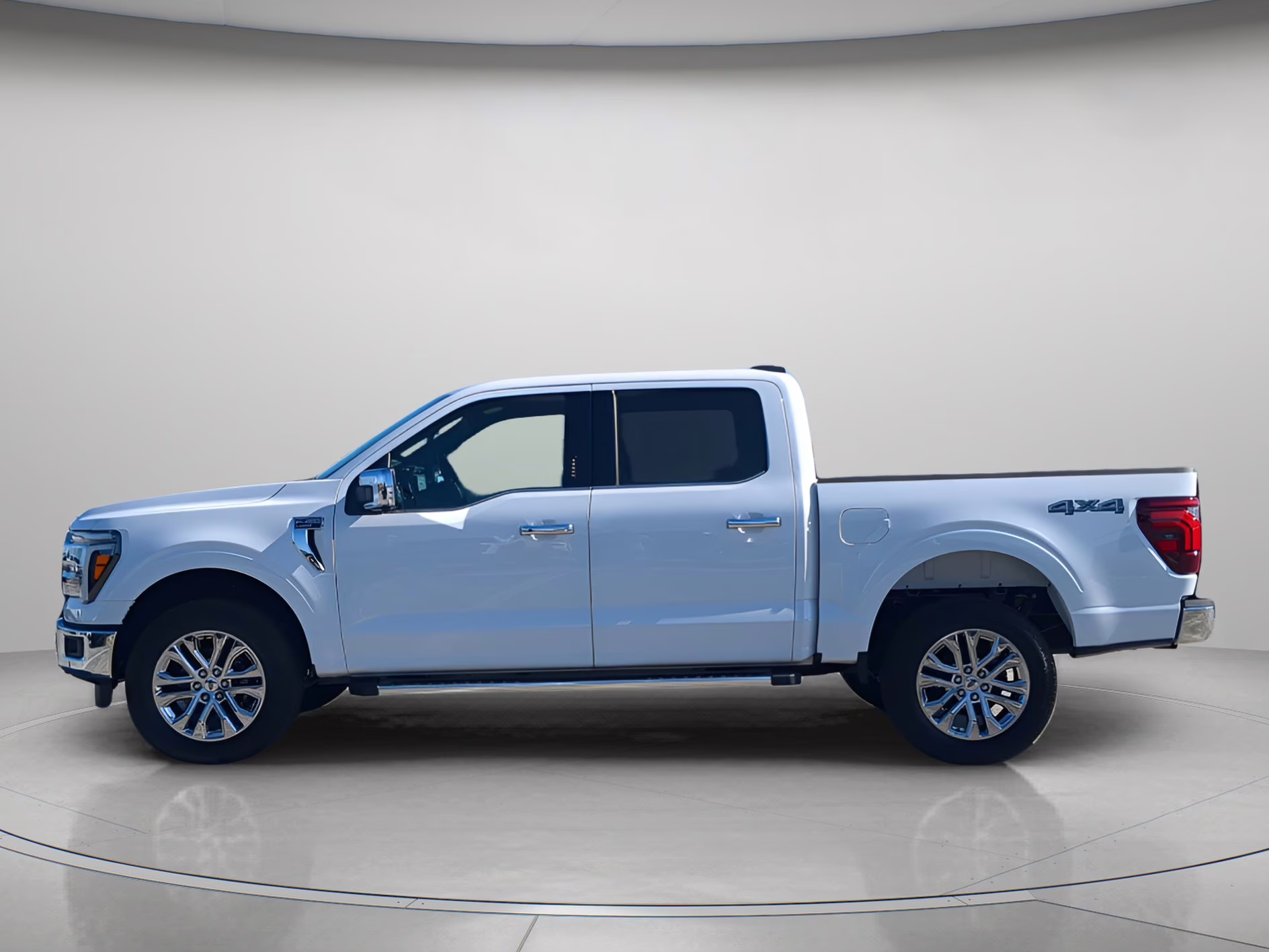 2026 Oxford White Ford F-150 LARIAT Crew Cab Pickup 4X4 Truck