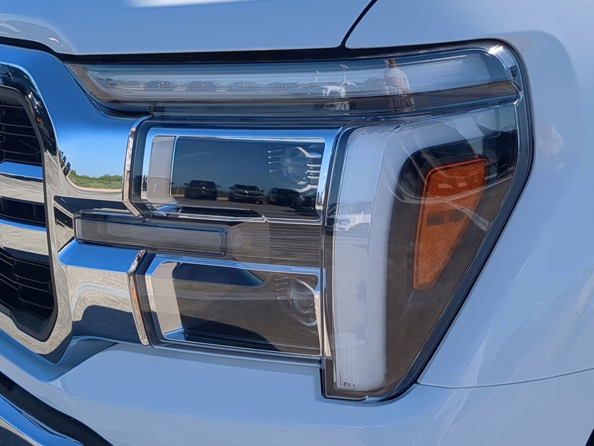 2026 Oxford White Ford F-150 LARIAT Crew Cab Pickup 4X4 Truck