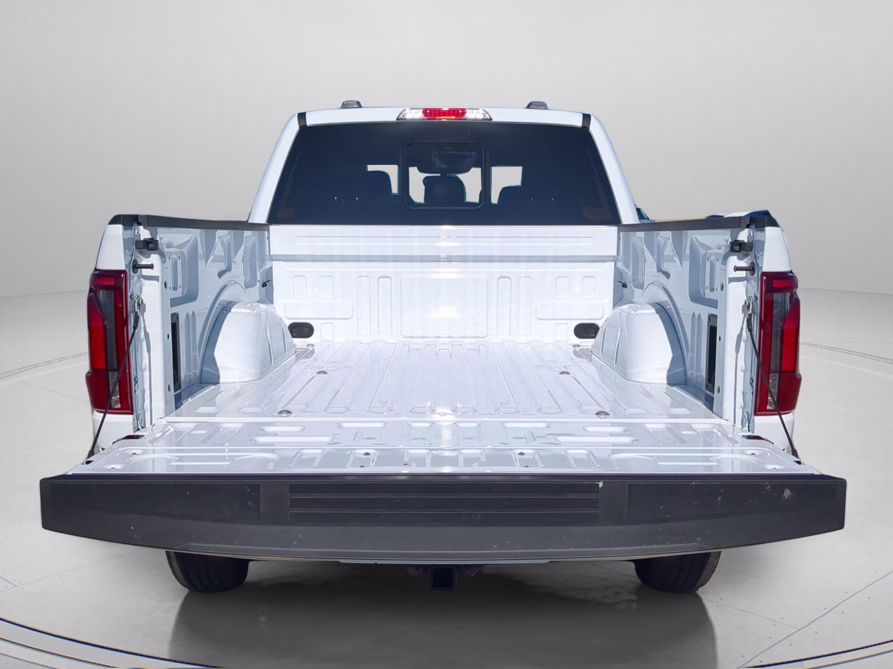2026 Oxford White Ford F-150 LARIAT Crew Cab Pickup 4X4 Truck