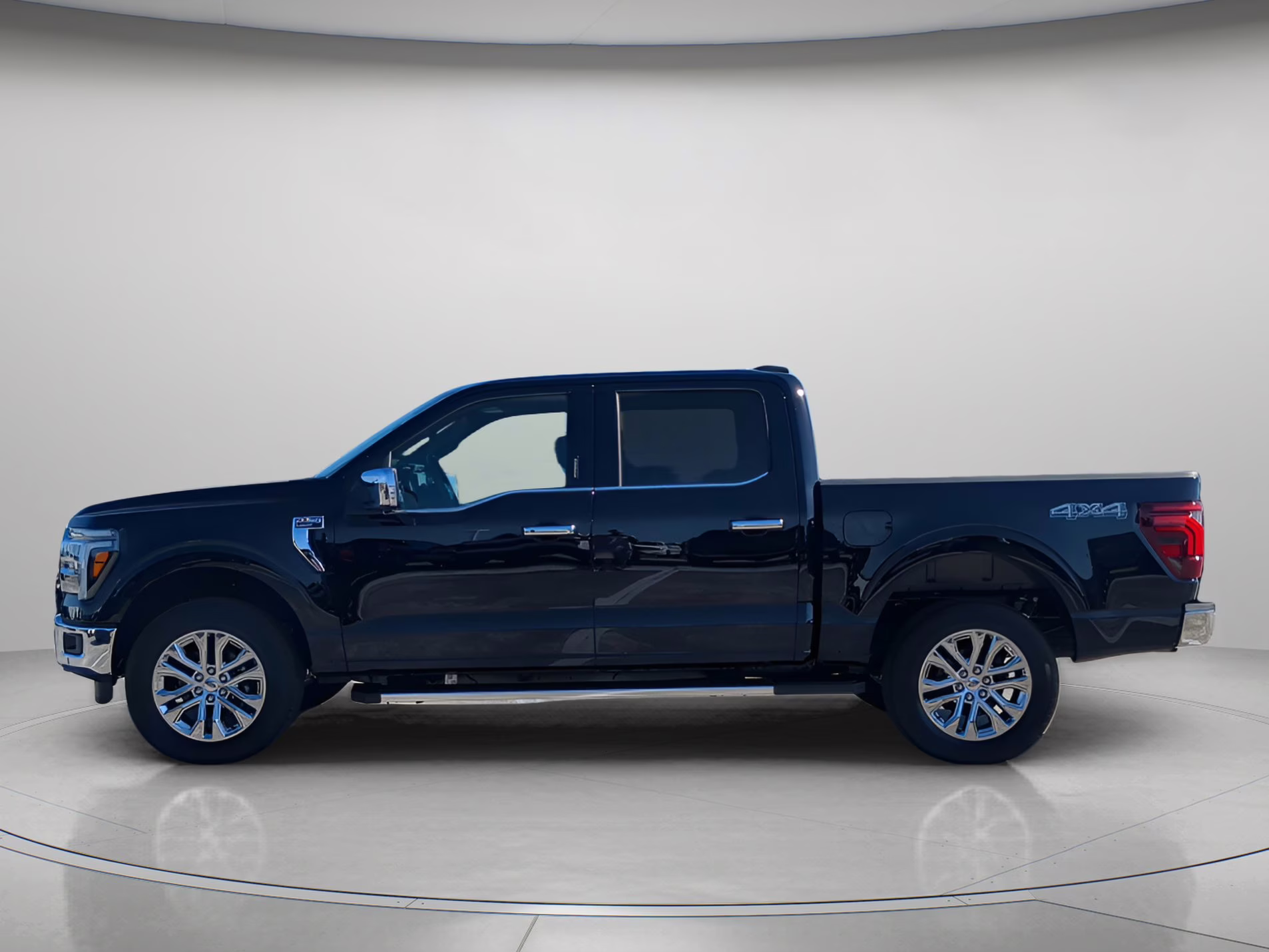 2026 Agate Black Metallic Ford F-150 LARIAT Crew Cab Pickup 4X4 Truck