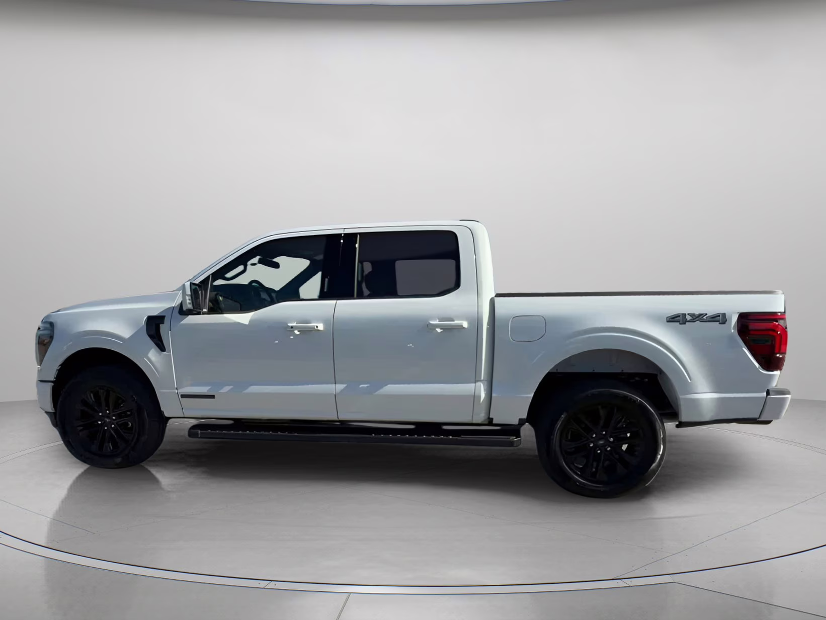 2026 Star White Metallic Tri-Coat Ford F-150 LARIAT Crew Cab Pickup 4X4 Truck