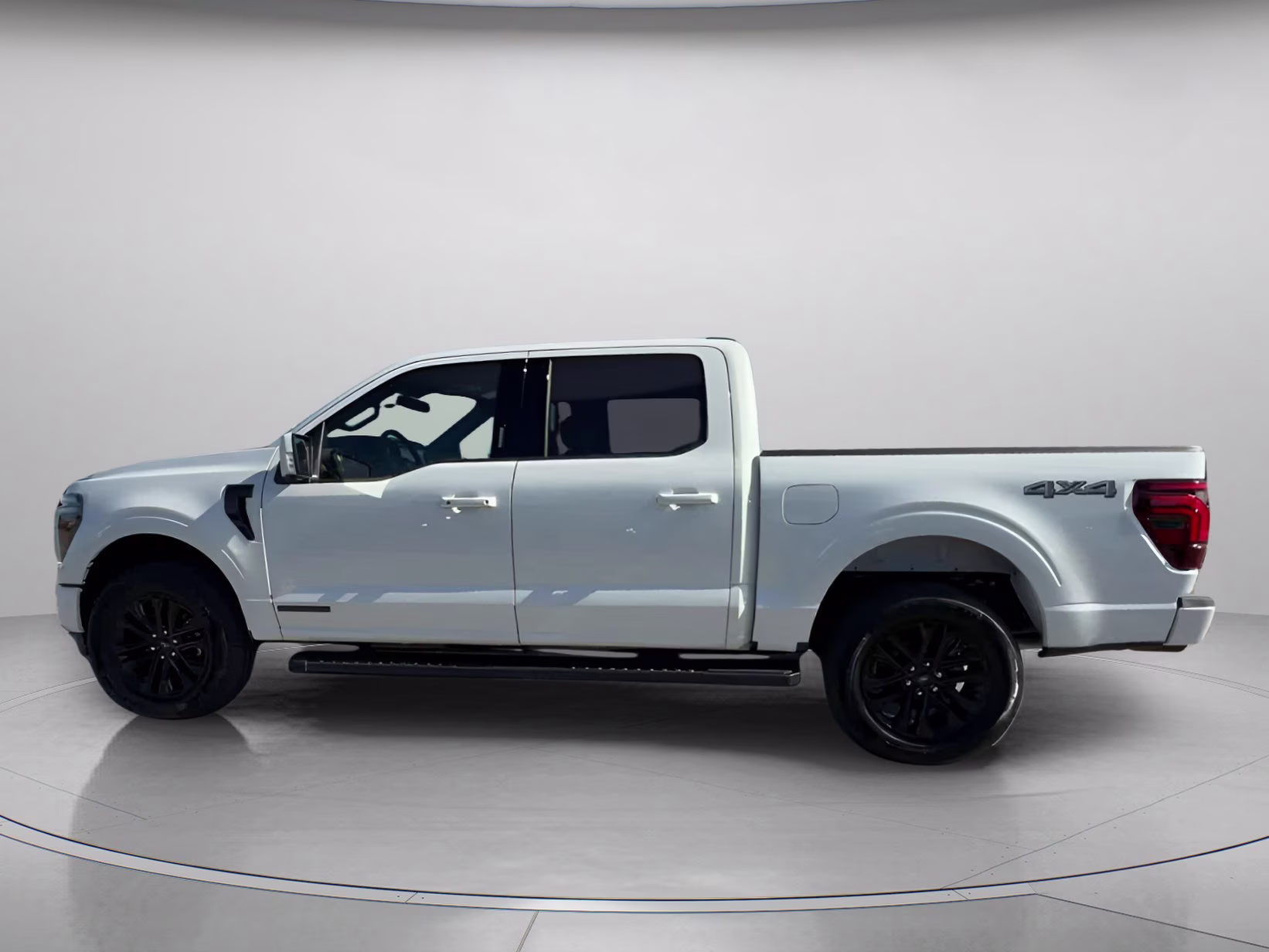 2026 Star White Metallic Tri-Coat Ford F-150 LARIAT Crew Cab Pickup 4X4 Truck