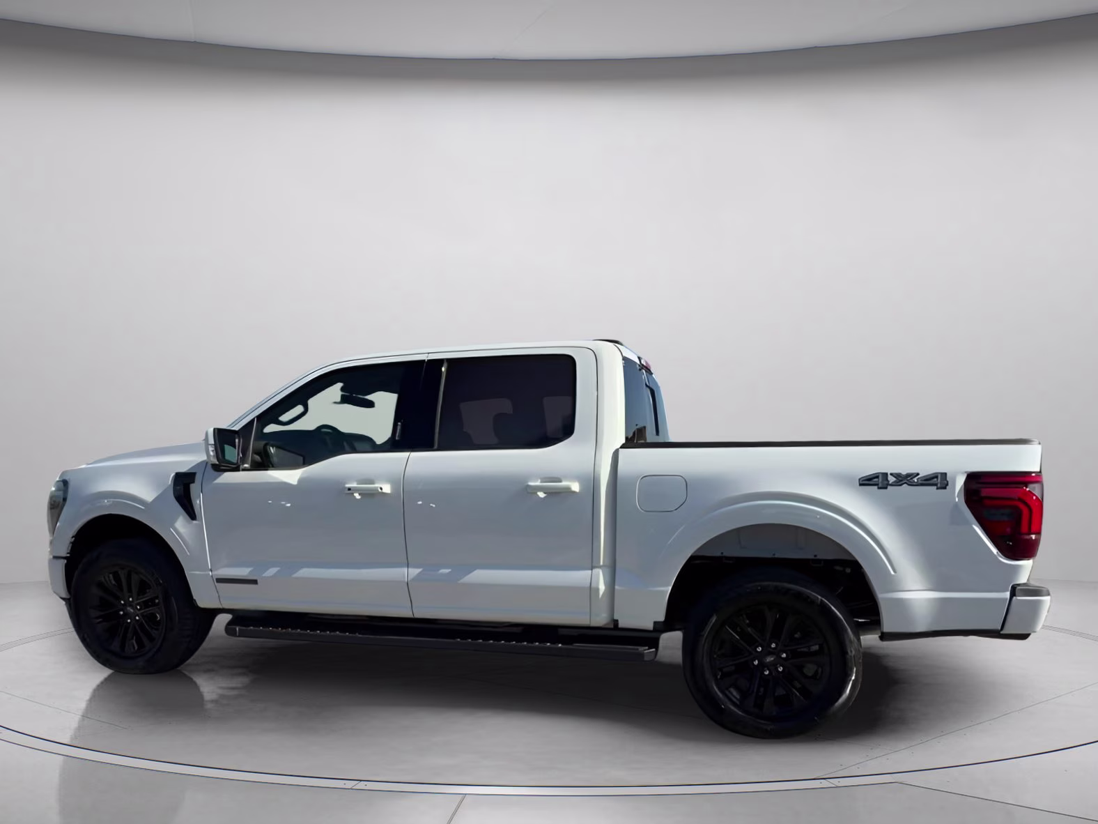 2026 Star White Metallic Tri-Coat Ford F-150 LARIAT Crew Cab Pickup 4X4 Truck