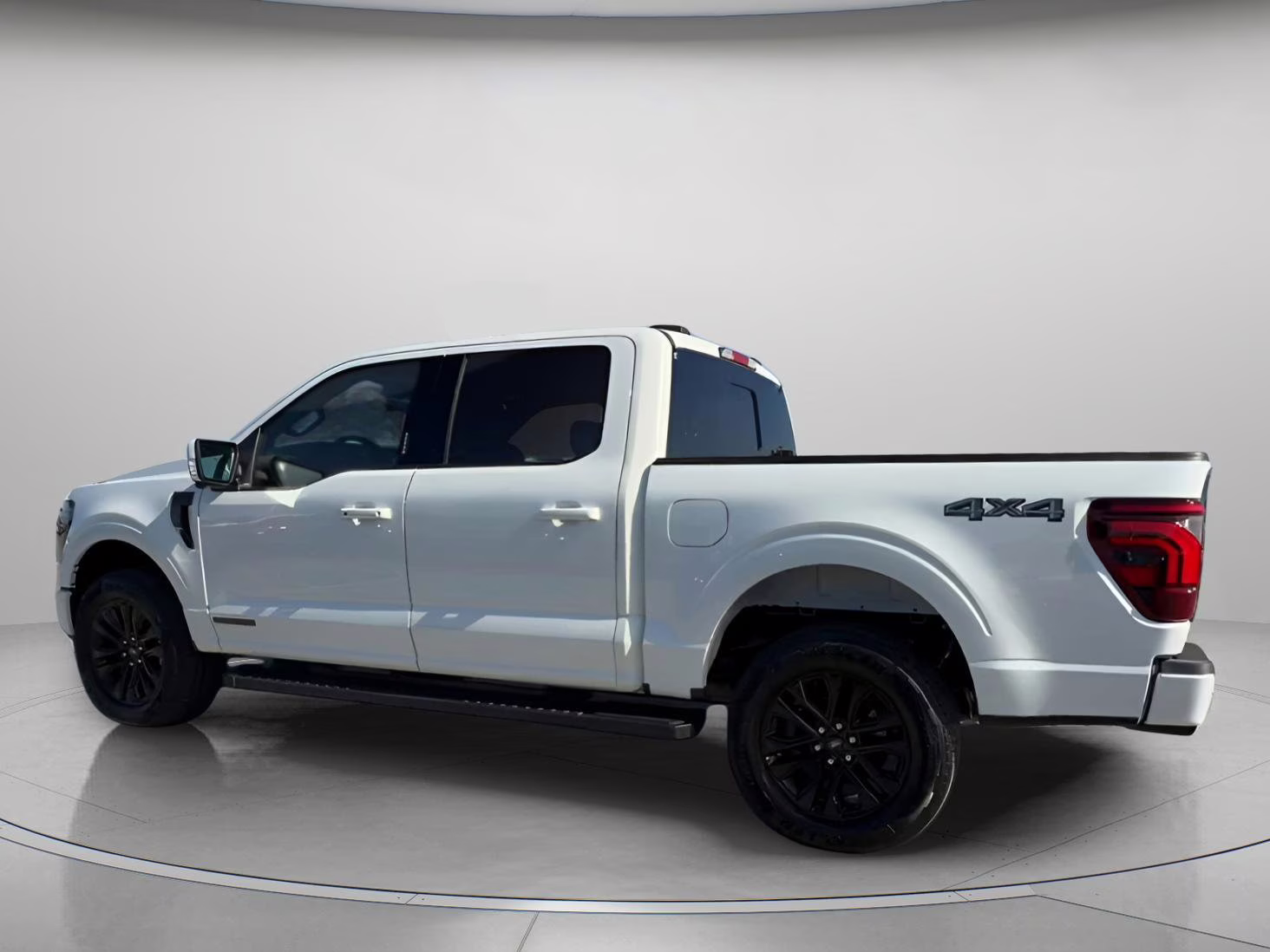 2026 Star White Metallic Tri-Coat Ford F-150 LARIAT Crew Cab Pickup 4X4 Truck