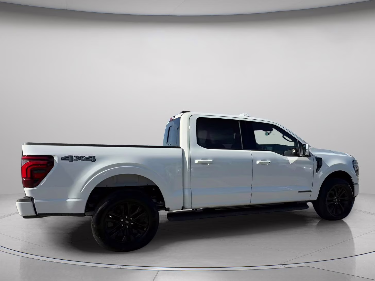 2026 Star White Metallic Tri-Coat Ford F-150 LARIAT Crew Cab Pickup 4X4 Truck