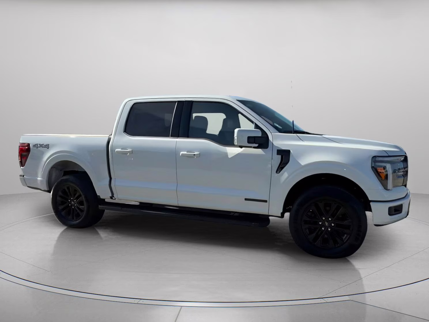 2026 Star White Metallic Tri-Coat Ford F-150 LARIAT Crew Cab Pickup 4X4 Truck