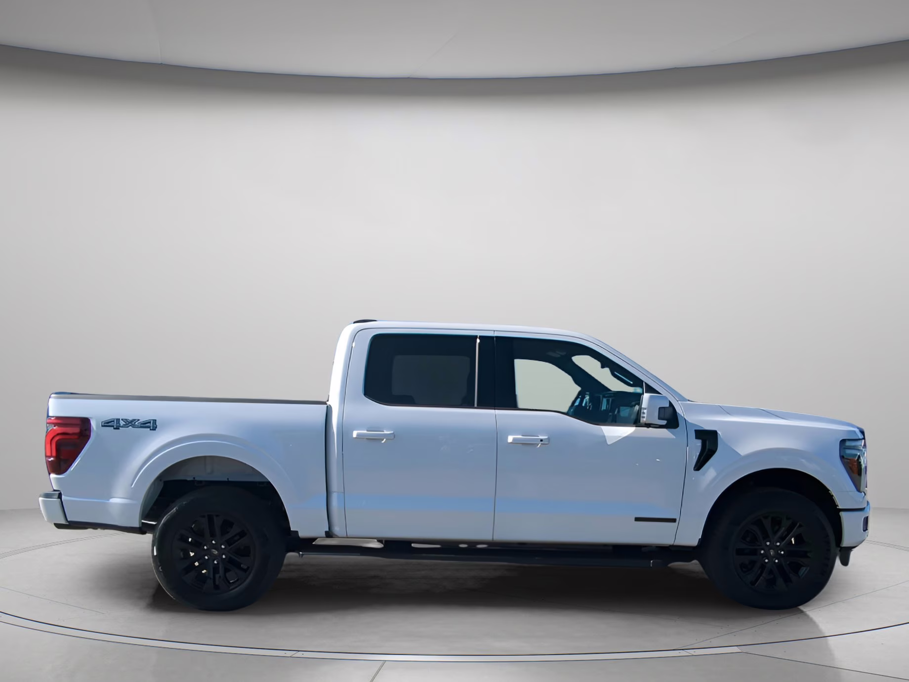 2026 Star White Metallic Tri-Coat Ford F-150 LARIAT Crew Cab Pickup 4X4 Truck