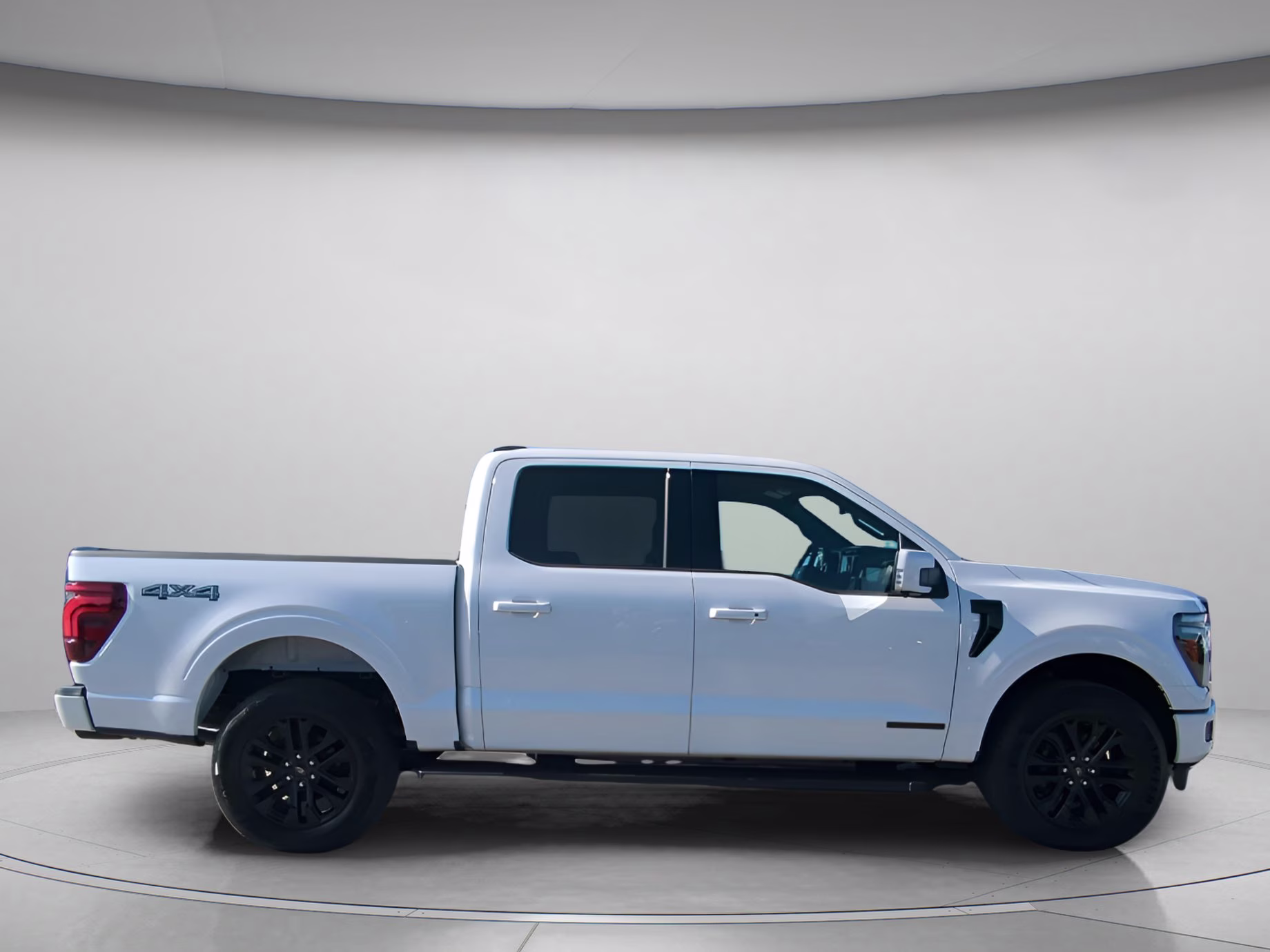 2026 Star White Metallic Tri-Coat Ford F-150 LARIAT Crew Cab Pickup 4X4 Truck