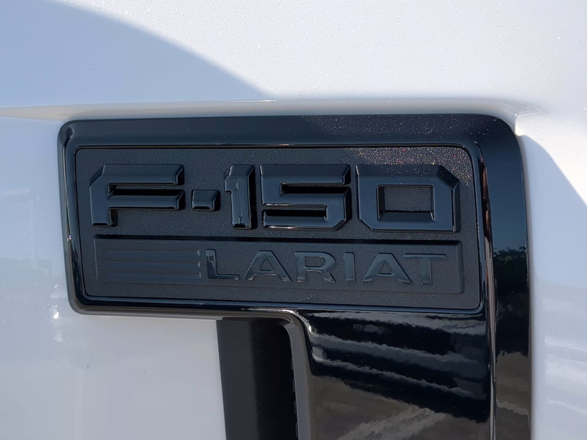 2026 Star White Metallic Tri-Coat Ford F-150 LARIAT Crew Cab Pickup 4X4 Truck