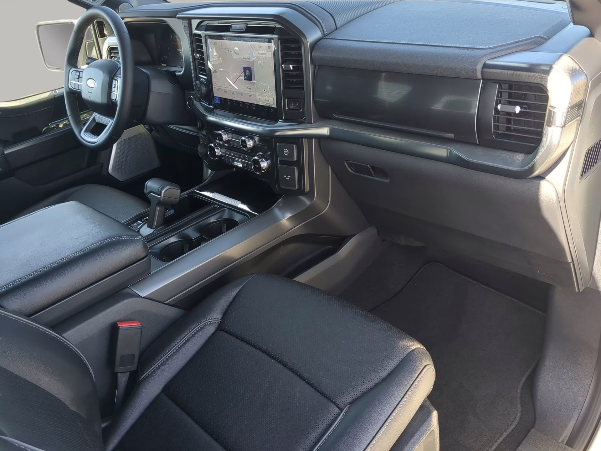 2026 Star White Metallic Tri-Coat Ford F-150 LARIAT Crew Cab Pickup 4X4 Truck