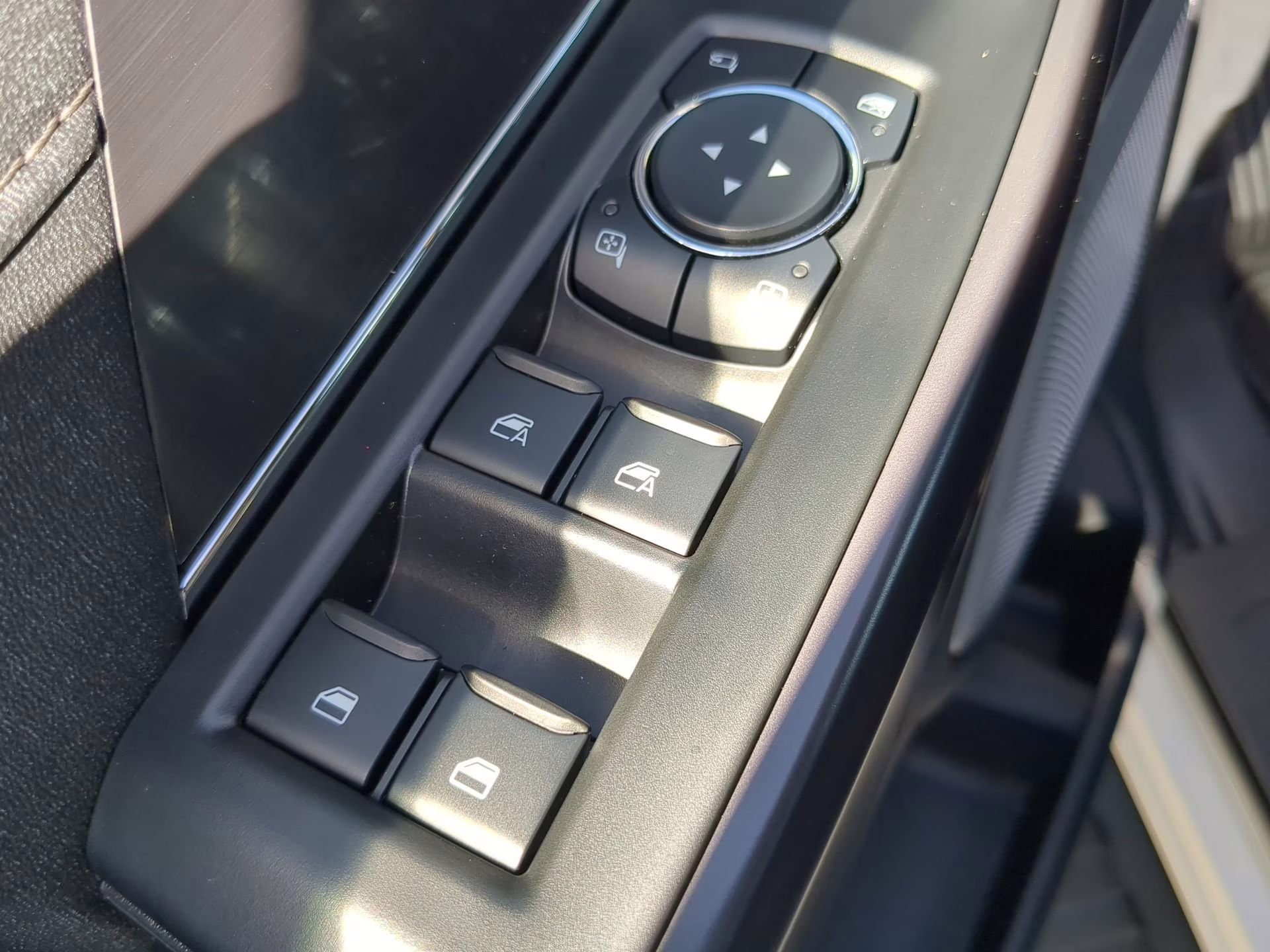 2026 Star White Metallic Tri-Coat Ford F-150 LARIAT Crew Cab Pickup 4X4 Truck