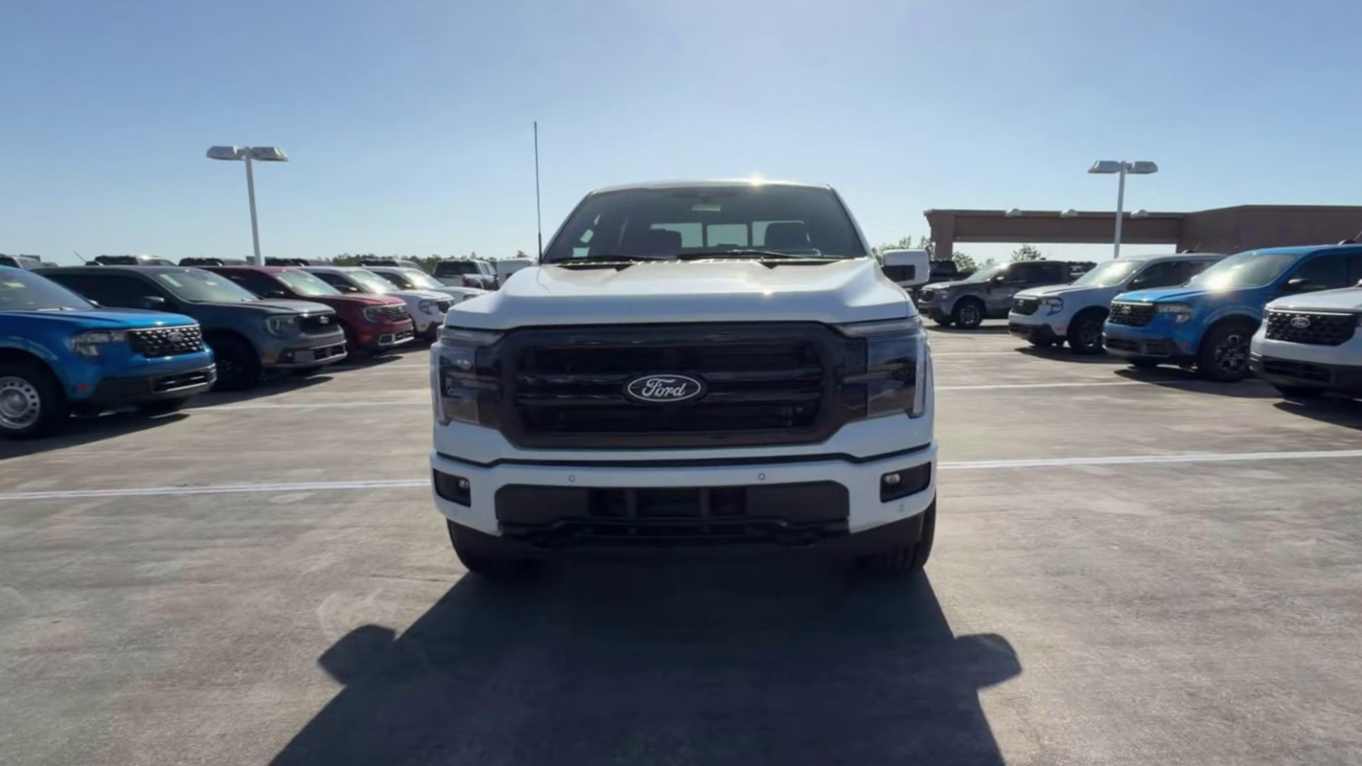 2026 Star White Metallic Tri-Coat Ford F-150 LARIAT Crew Cab Pickup 4X4 Truck