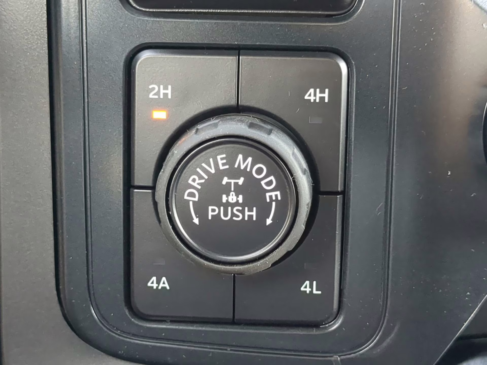 2026 Star White Metallic Tri-Coat Ford F-150 LARIAT Crew Cab Pickup 4X4 Truck