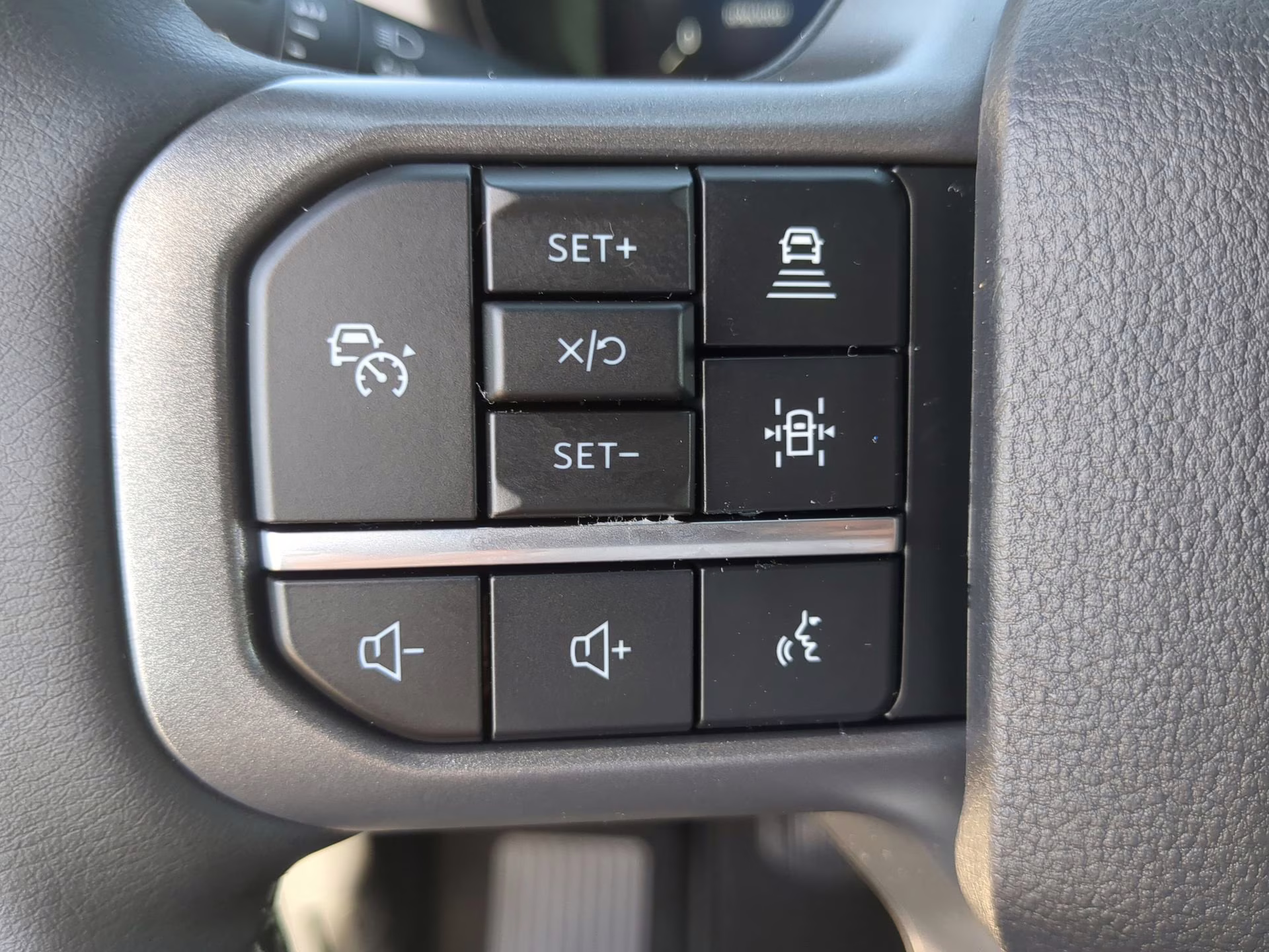 2026 Star White Metallic Tri-Coat Ford F-150 LARIAT Crew Cab Pickup 4X4 Truck