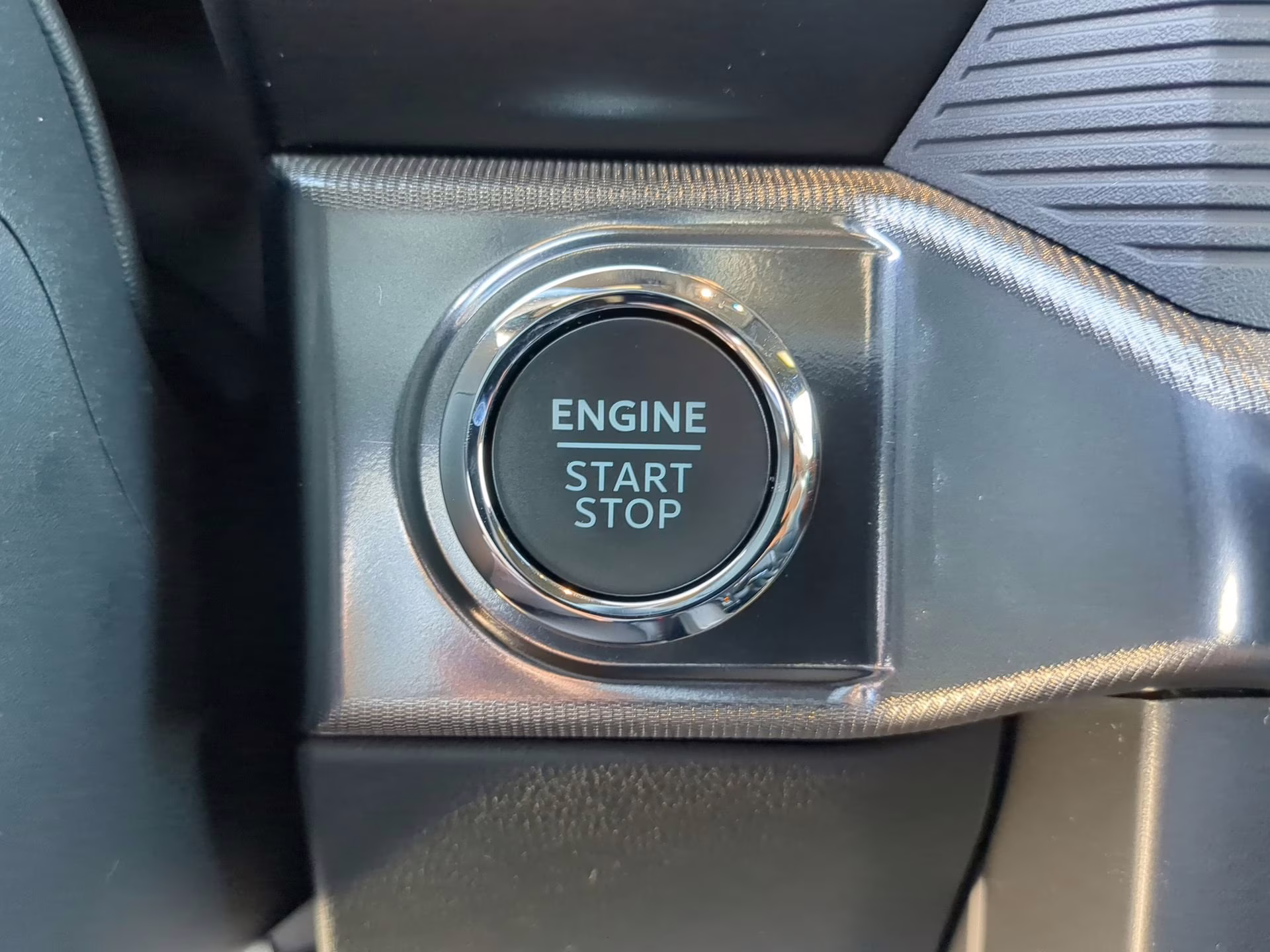 2026 Star White Metallic Tri-Coat Ford F-150 LARIAT Crew Cab Pickup 4X4 Truck