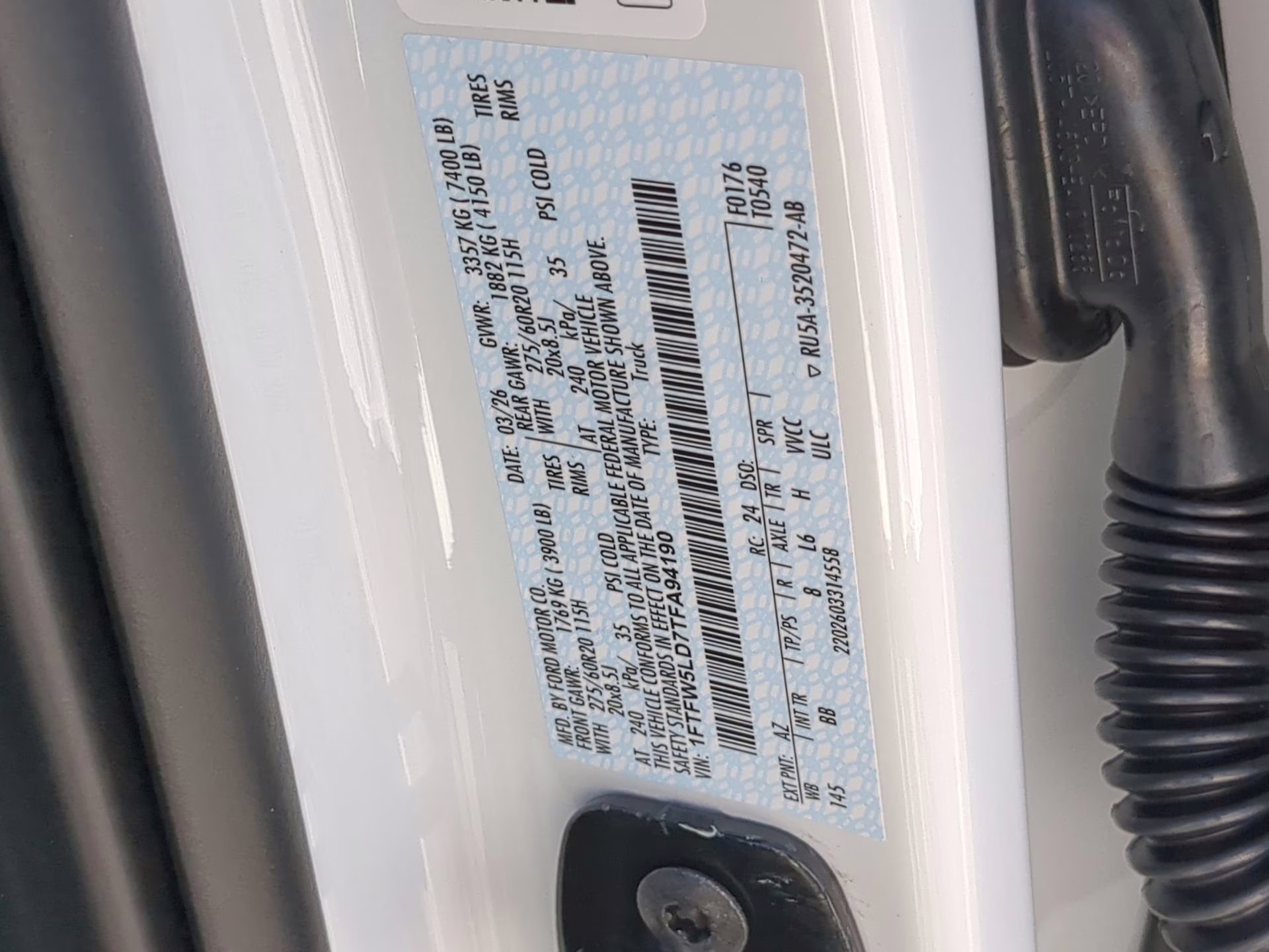 2026 Star White Metallic Tri-Coat Ford F-150 LARIAT Crew Cab Pickup 4X4 Truck