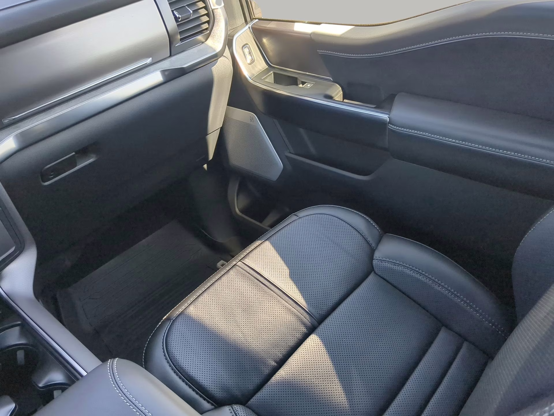 2026 Carbonized Gray Metallic Ford F-150 Platinum Crew Cab Pickup 4X4 Truck