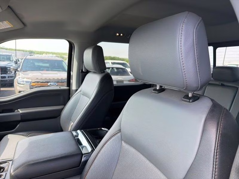 2024 Antimatter Blue Metallic Ford F-150 LARIAT 4X4 Truck