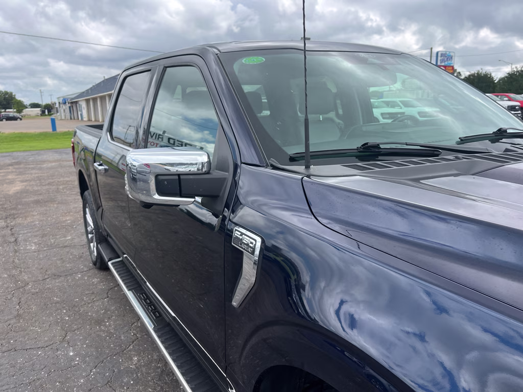 2024 Antimatter Blue Metallic Ford F-150 LARIAT 4X4 Truck