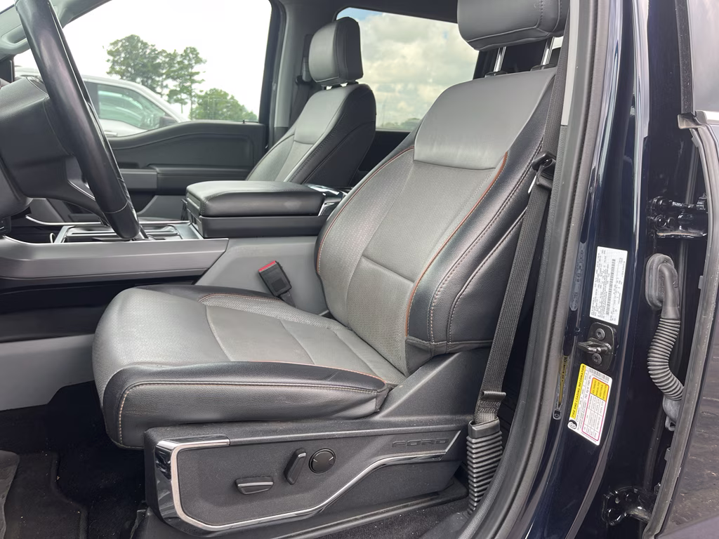 2024 Antimatter Blue Metallic Ford F-150 LARIAT 4X4 Truck