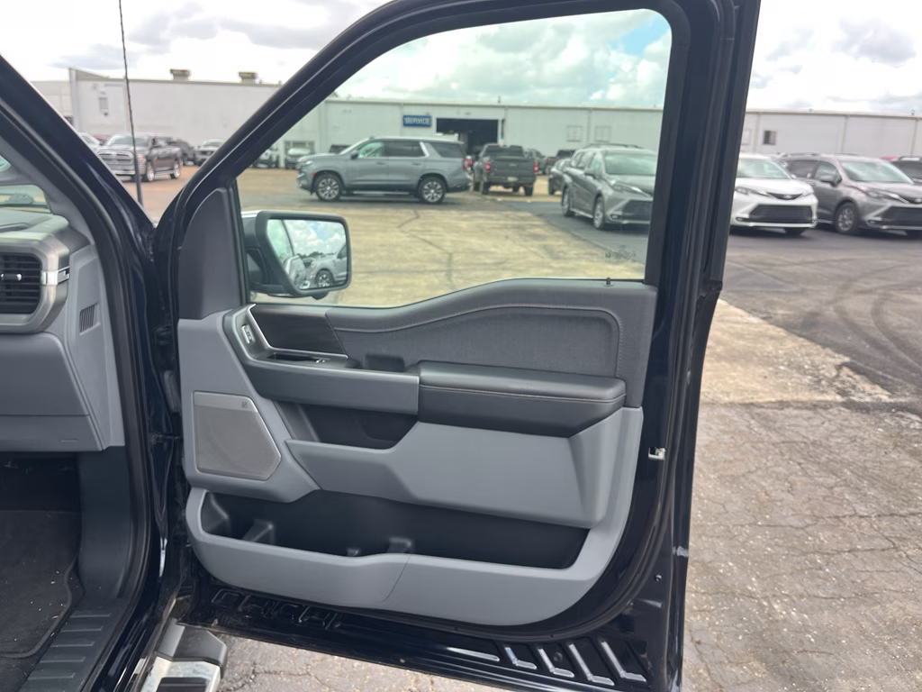 2024 Antimatter Blue Metallic Ford F-150 LARIAT 4X4 Truck