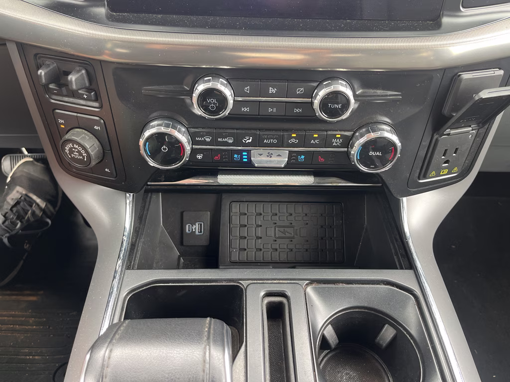 2024 Antimatter Blue Metallic Ford F-150 LARIAT 4X4 Truck