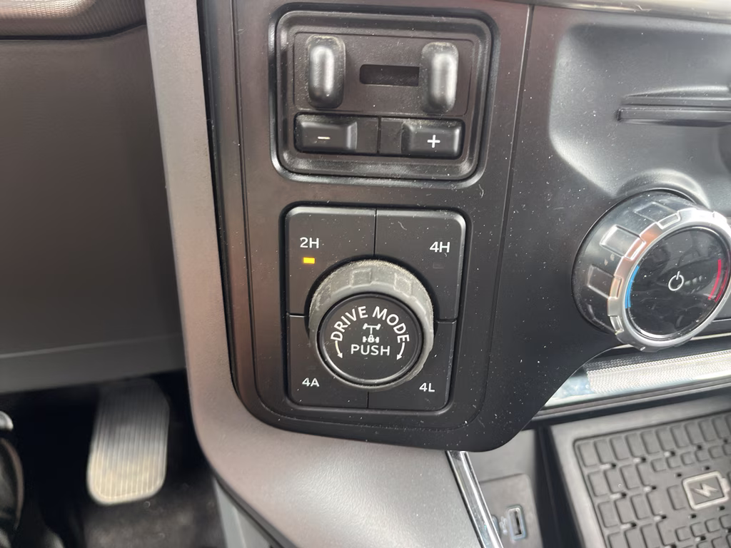 2024 Antimatter Blue Metallic Ford F-150 LARIAT 4X4 Truck
