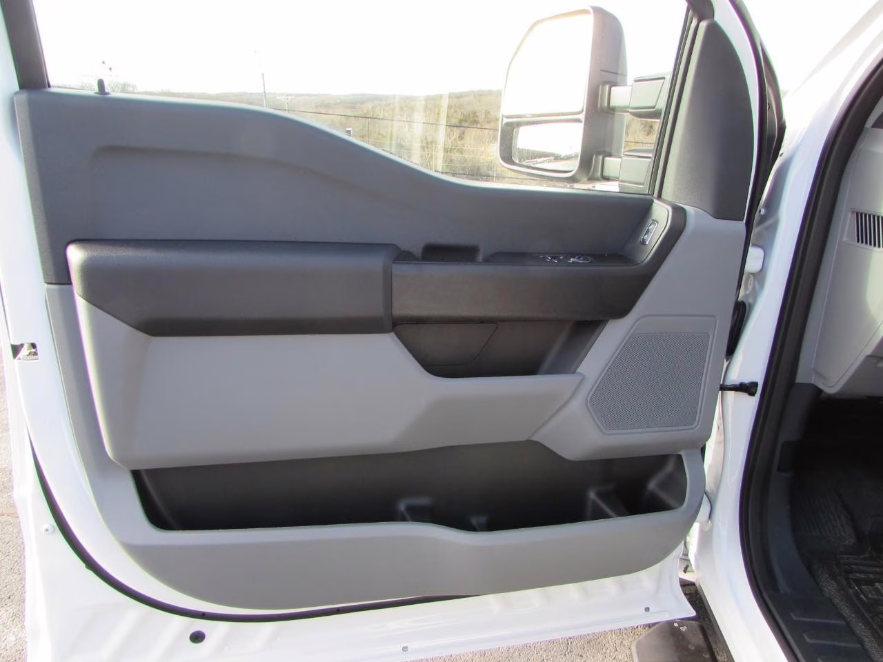 2025 Oxford White Ford Super Duty F-250 SRW XL 4X4 Truck