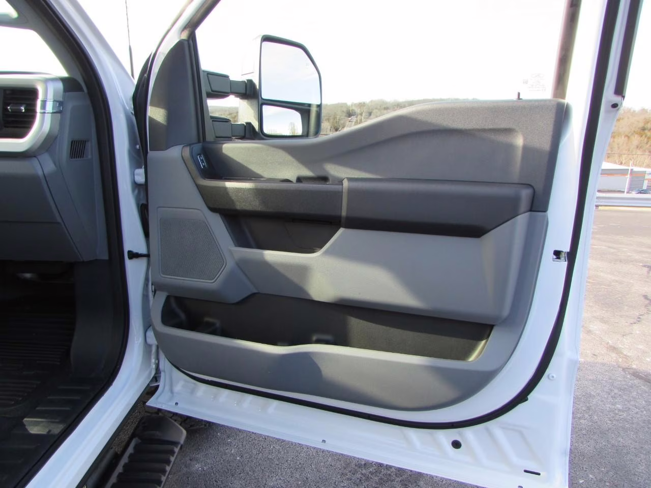 2025 Oxford White Ford Super Duty F-250 SRW XL 4X4 Truck