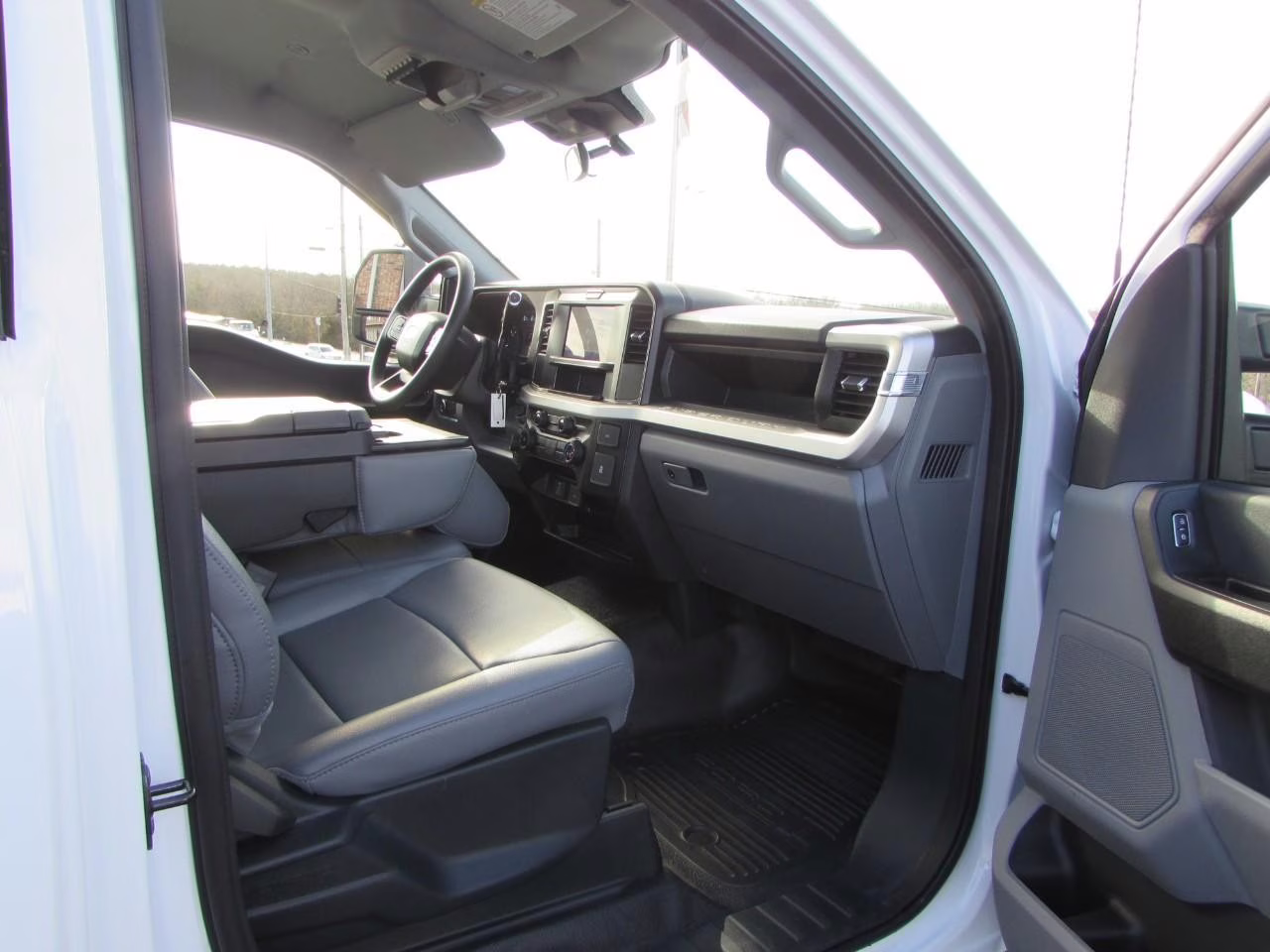 2025 Oxford White Ford Super Duty F-250 SRW XL 4X4 Truck