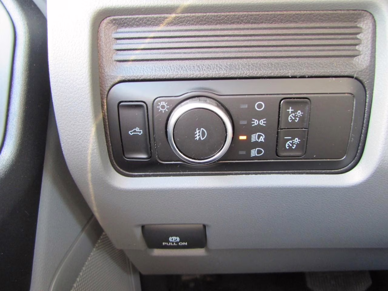 2025 Oxford White Ford Super Duty F-250 SRW XL 4X4 Truck