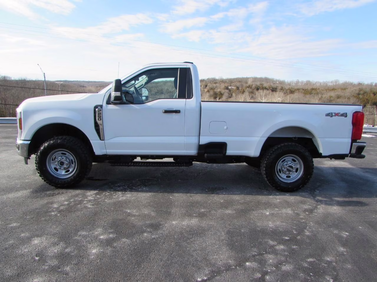 2025 Oxford White Ford Super Duty F-250 SRW XL 4X4 Truck