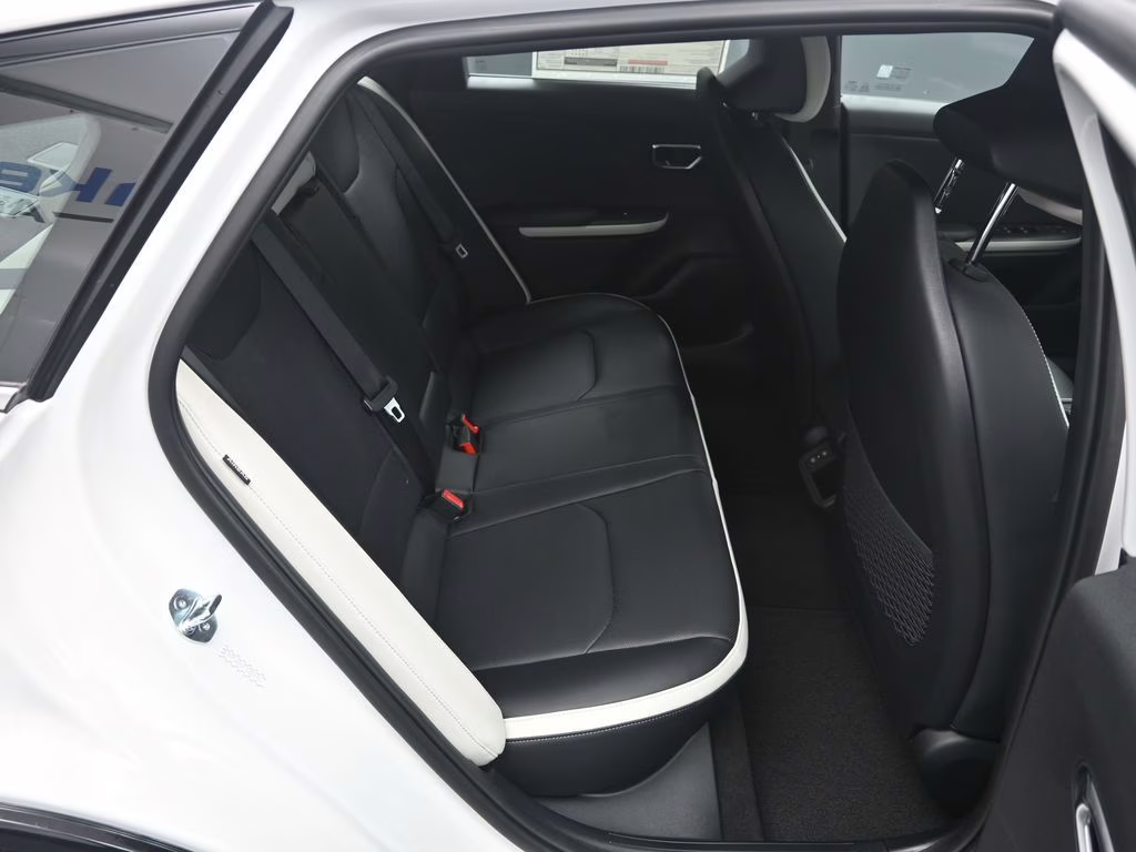 2026 Snow White Pearl Kia K4 GT-Line FWD Sedan